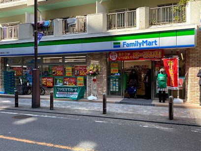 ファミリーマート 川崎本町一丁目店の画像