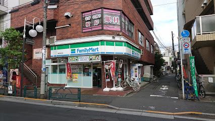 ファミリーマート 鷺宮駅前店の画像