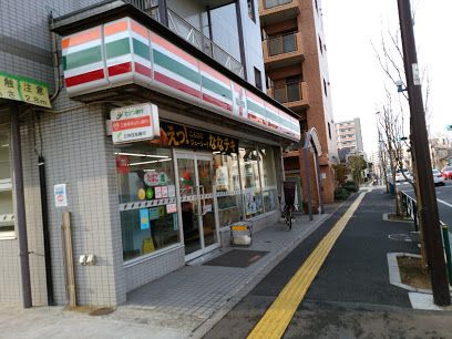 セブンイレブン 千住桜木店の画像