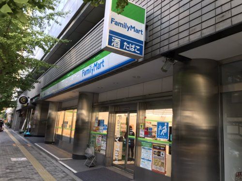 ファミリーマート江坂駅北店の画像