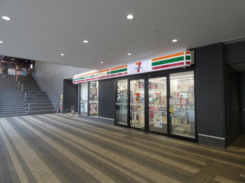 セブンイレブン 川崎溝の口駅前店の画像