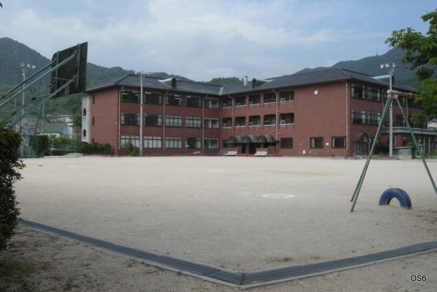 坂町立小屋浦小学校の画像
