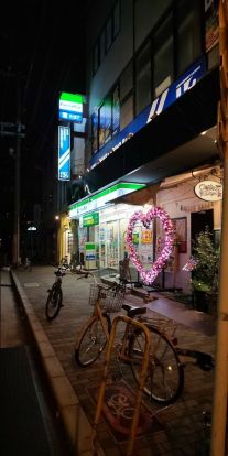 ファミリーマート マツエダ北堀江店の画像