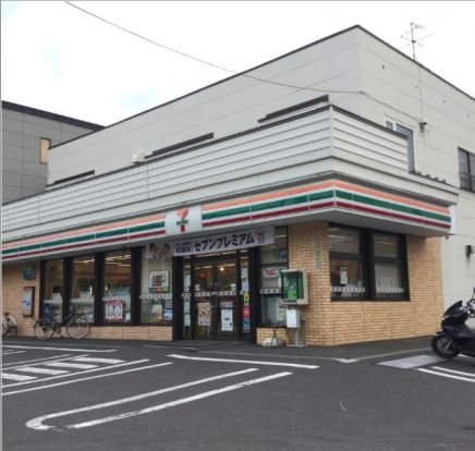 セブンイレブン 札幌元町駅前店の画像