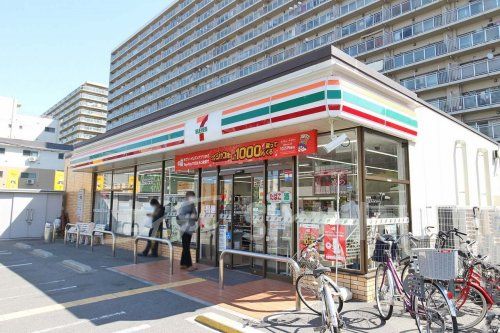 セブン-イレブン 大阪三国本町３丁目店の画像