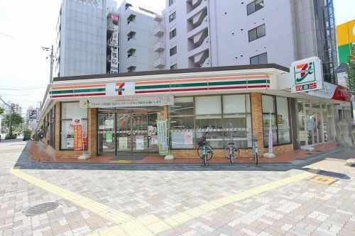 セブンイレブン 東三国御堂筋店の画像