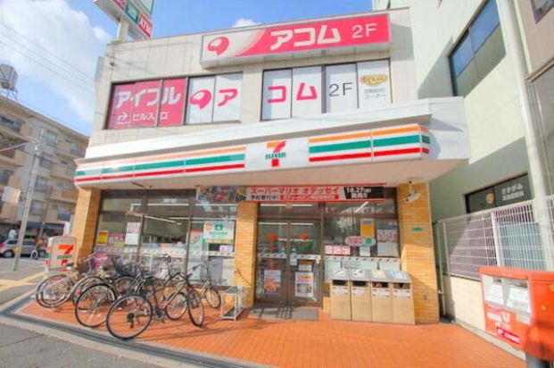 セブンイレブン東三国駅北口店の画像