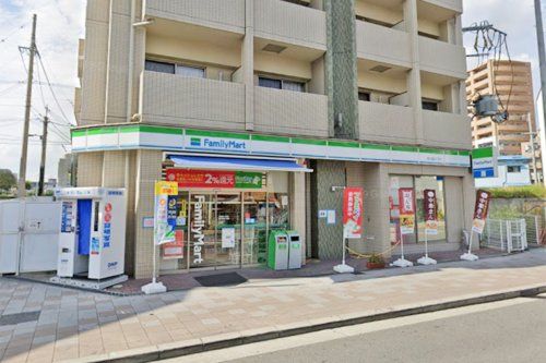 ファミリーマート 西三国四丁目店の画像