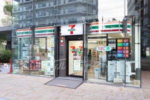 セブンイレブン新大阪ブリックビル店の画像