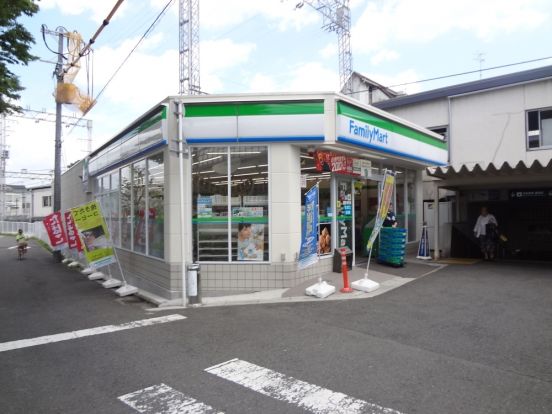 ファミリーマート京阪藤森駅前店の画像