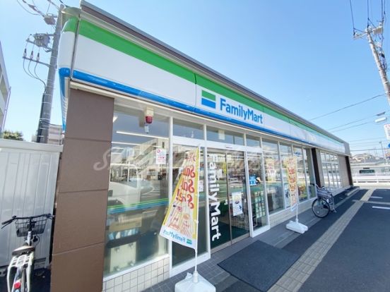 ファミリーマート 六会日大駅前店の画像