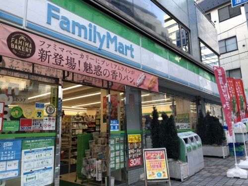 ファミリーマート 東京医科大学前店の画像