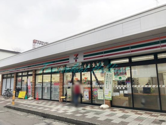 セブン-イレブン 大和鶴間駅西口店の画像