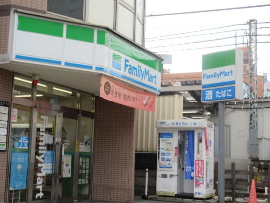 ファミリーマート久米川駅店の画像