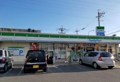 ファミリーマート 高槻大塚町三丁目店の画像