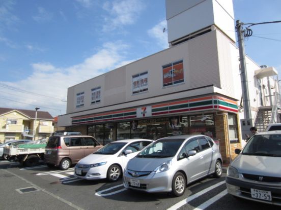 セブンイレブン 横須賀三春町5丁目店の画像