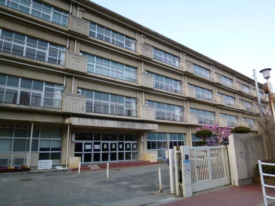 宝塚市立　中山五月台小学校の画像