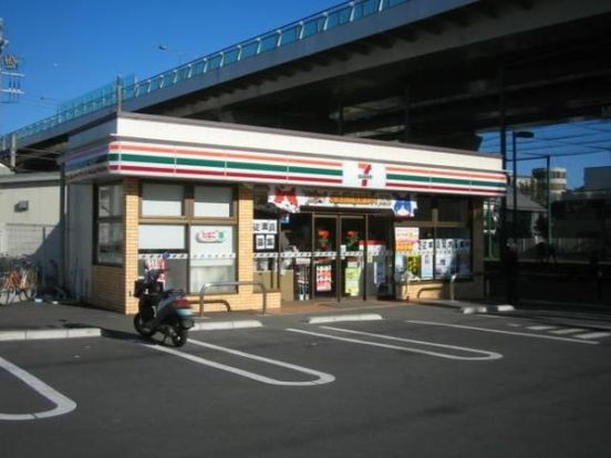 セブンイレブン 横浜東川島町店の画像