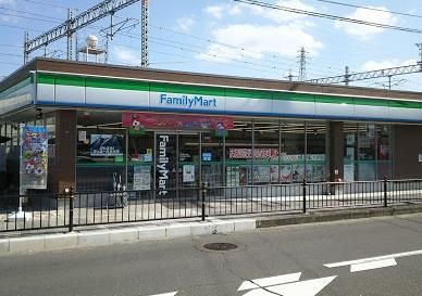 ファミリーマート ＪＲ総持寺駅南店の画像