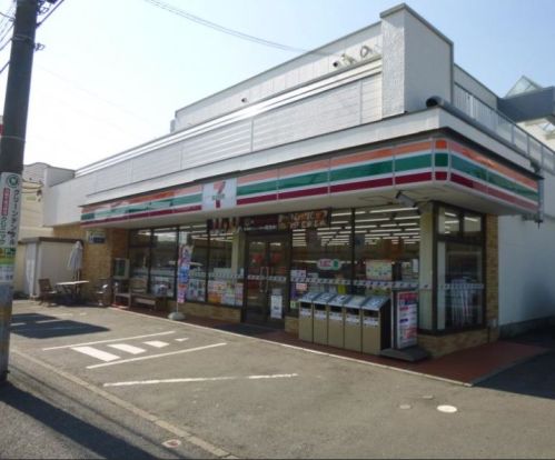 セブンイレブン 横浜泉新橋町店の画像