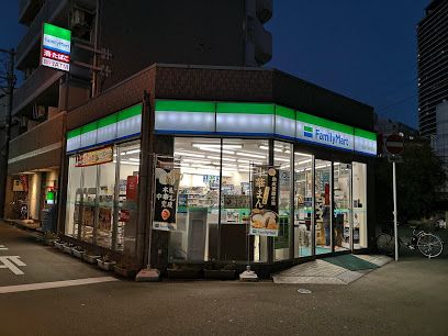 ファミリーマート 阪急中津駅前店の画像