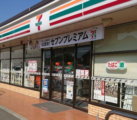 セブン-イレブン 新宮原上店の画像