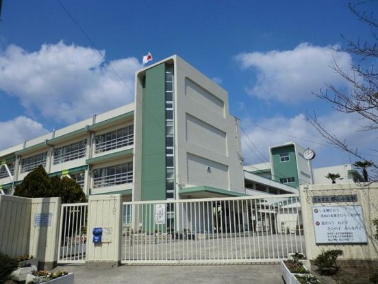 茨木市立郡山小学校の画像