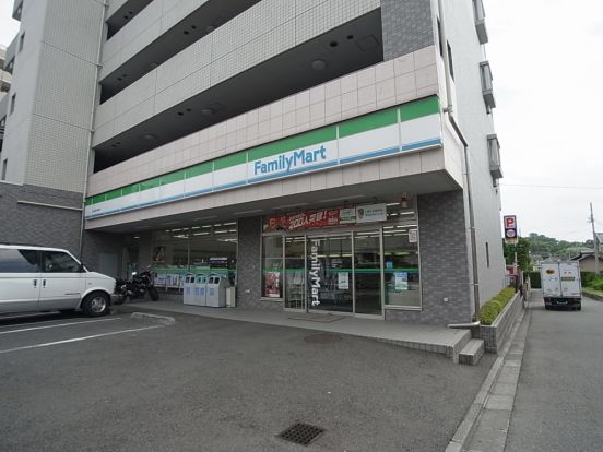 ファミリーマート　町田鶴川街道店の画像