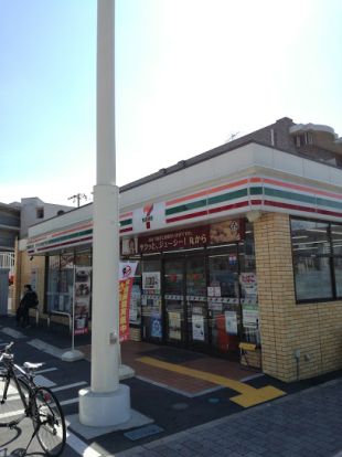 セブンイレブン 茨木東奈良店の画像