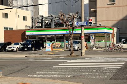 ファミリーマート 桜川二丁目店の画像