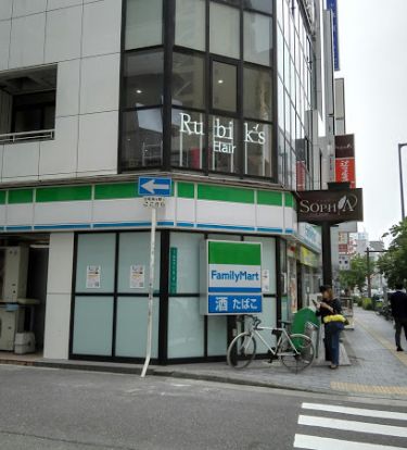 ファミリーマート 府立体育館前店の画像