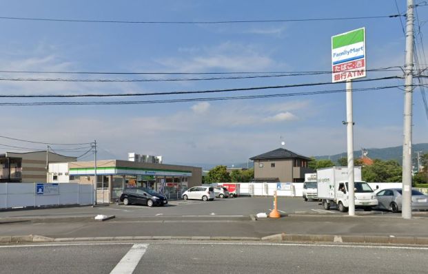 ファミリーマート伊豆の国四日町店の画像