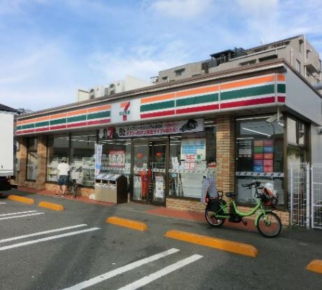 セブンイレブン 横浜戸塚吉田町店の画像