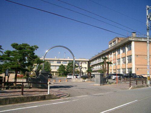 富山市立新庄小学校の画像