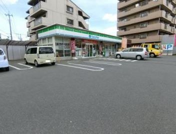 ファミリーマート 坂戸駅南けやき通り店の画像