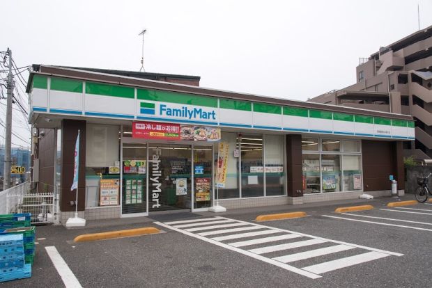 ファミリーマート 昭島諏訪松中通り店の画像