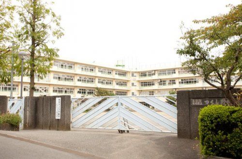 町田市立つくし野中学校の画像