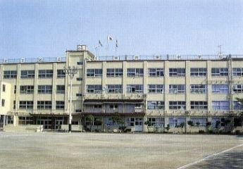 足立区立千寿青葉中学校(仮設校舎)の画像