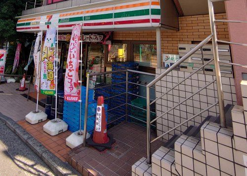セブンイレブン 横浜能見台駅前店の画像