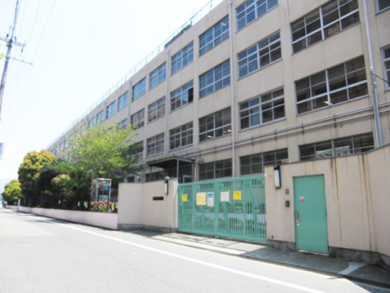 新喜多中学校の画像