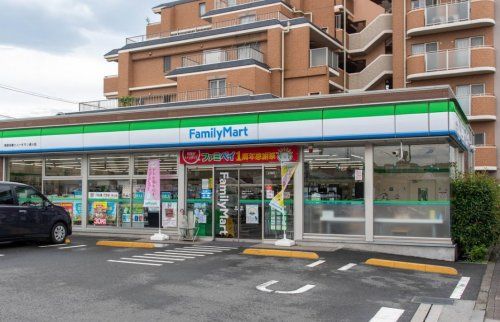 ファミリーマート 秀栄多摩ニュータウン通り店の画像