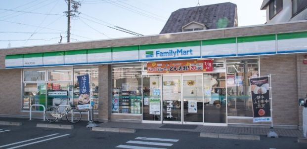 ファミリーマート 中川ときわ店の画像