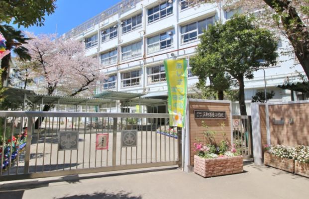 世田谷区立三軒茶屋小学校の画像