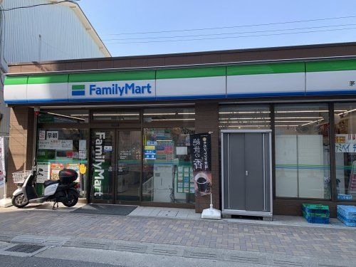 ファミリーマート 茅ヶ崎駅南口店の画像