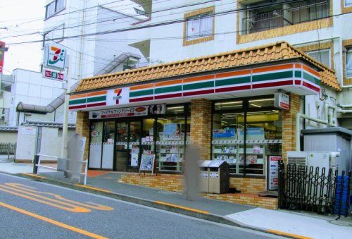 セブン-イレブン 新宿喜久井町店の画像