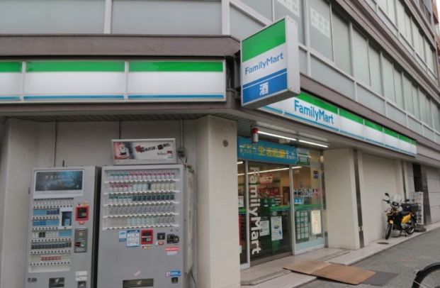 ファミリーマート 栄瓦通店の画像