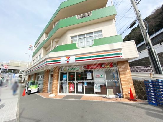 セブンイレブン 横須賀浦賀駅前店の画像