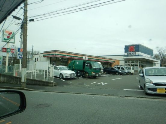 セブンイレブン 横浜左近山団地店の画像