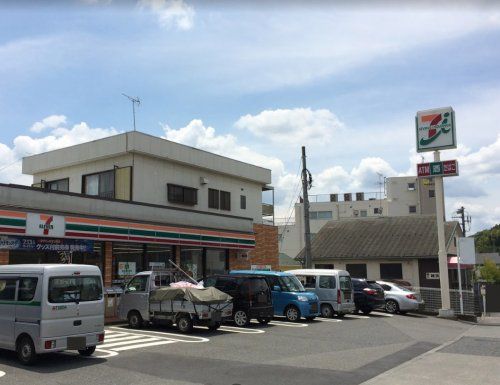 セブンイレブン 町田野津田町店の画像