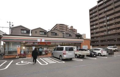 セブンイレブン 泉大津駅南店の画像